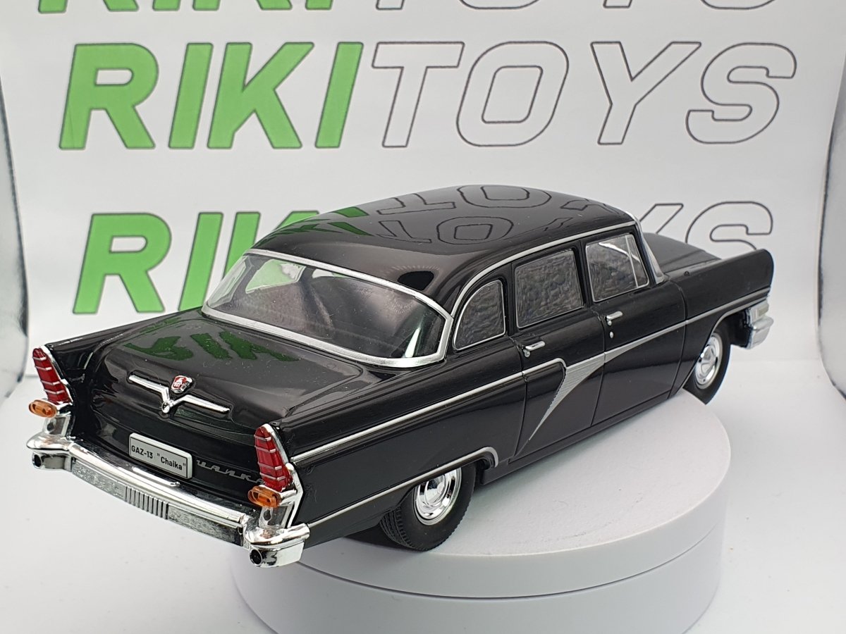 GAZ Tchaika Whitebox 1/24 Nero - RikiToys - Whitebox
