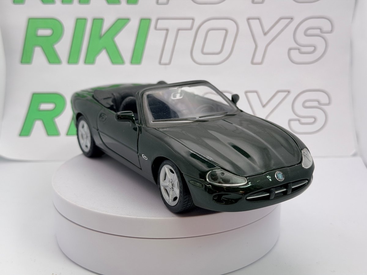Jaguar XK8 Cabrio Maisto 1/24 Verde 1997 - RikiToys - Maisto