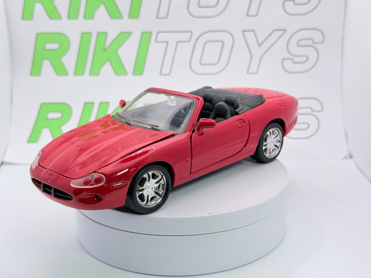 Jaguar XK8 Spider Maisto 1/24 Rosso - RikiToys - Maisto#