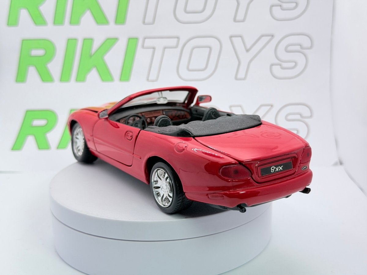 Jaguar XK8 Spider Maisto 1/24 Rosso - RikiToys - Maisto#