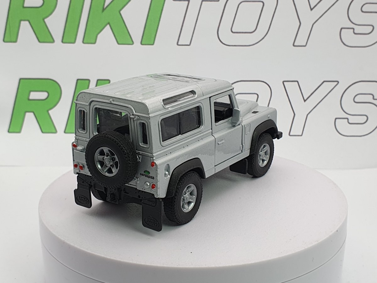 Land Rover Defender Welly 1/38 Argento 2004 - RikiToys - Welly#