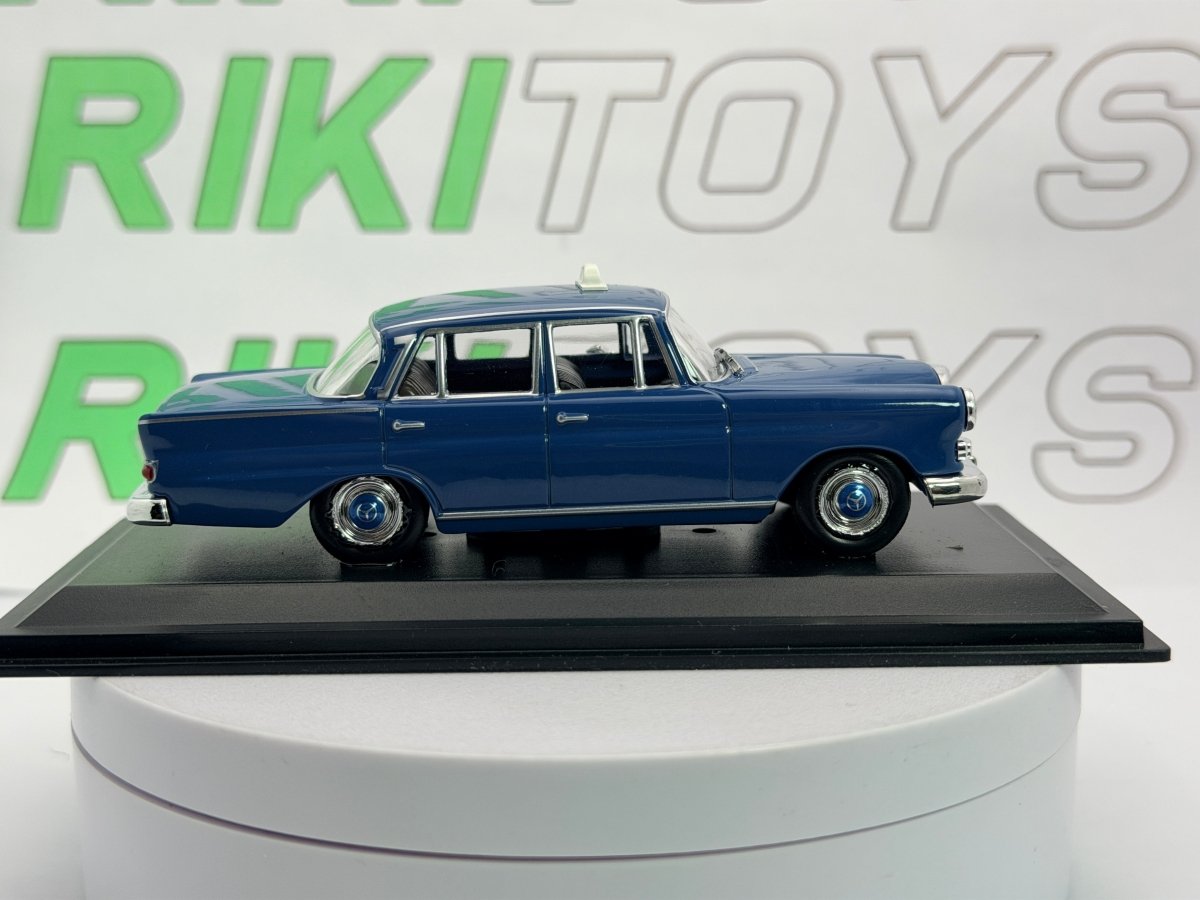 Mercedes Benz 200 D Edicola 1/43 Blu - RikiToys - Edicola
