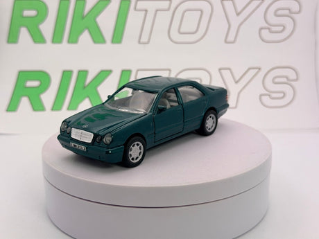 Mercedes Benz E 320 Welly 1/40 Verde - RikiToys - Welly