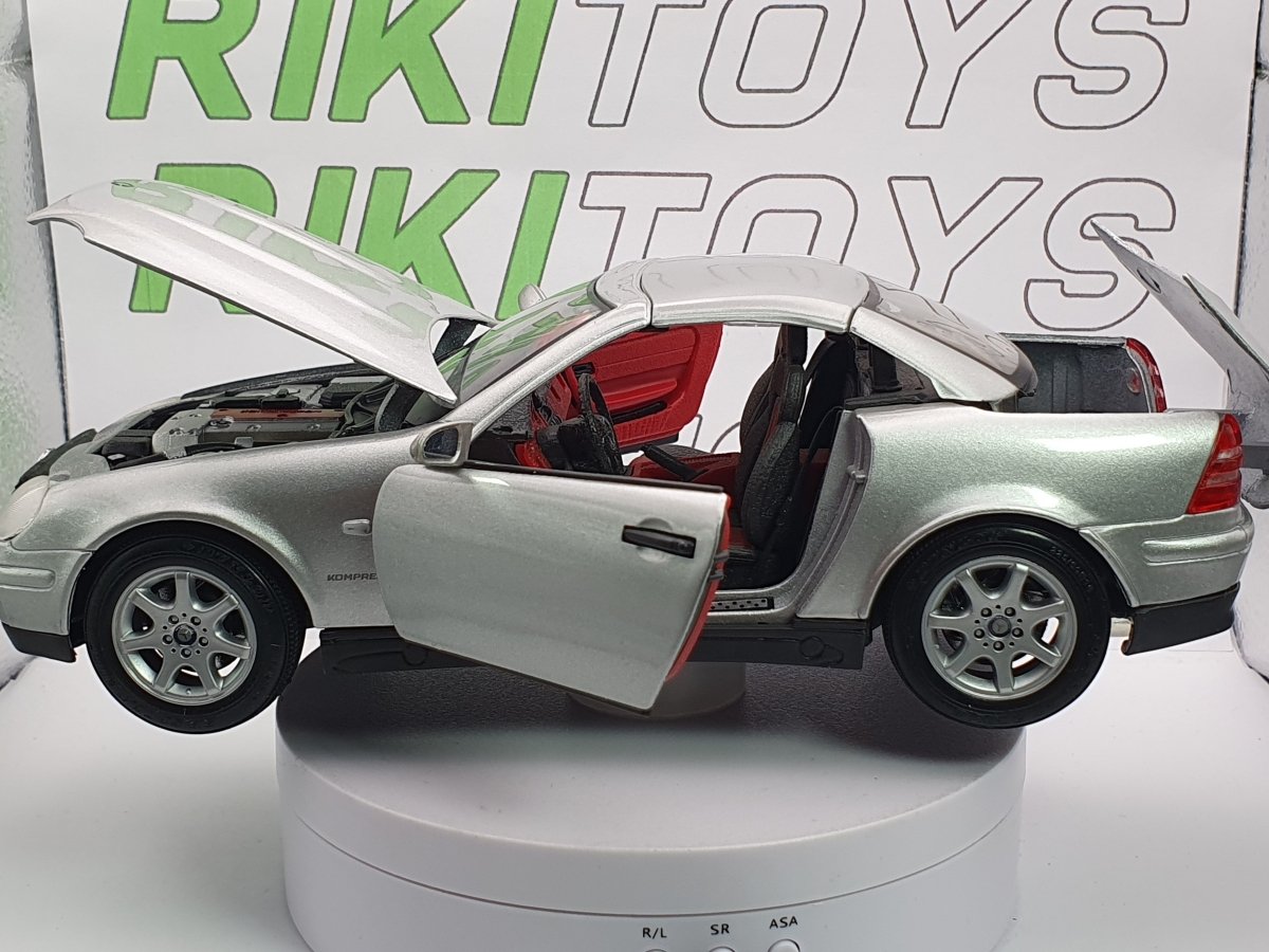 Mercedes SLK R170 Maisto 1/18 Argento 1997 - RikiToys - Maisto