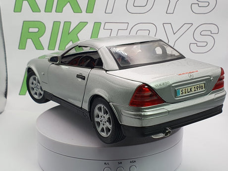 Mercedes SLK R170 Maisto 1/18 Argento 1997 - RikiToys - Maisto