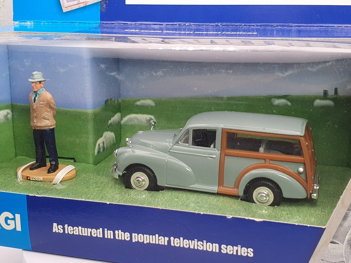 Morris Mini Traveller Corgi 1/43 Verde 1952 - RikiToys - Corgi