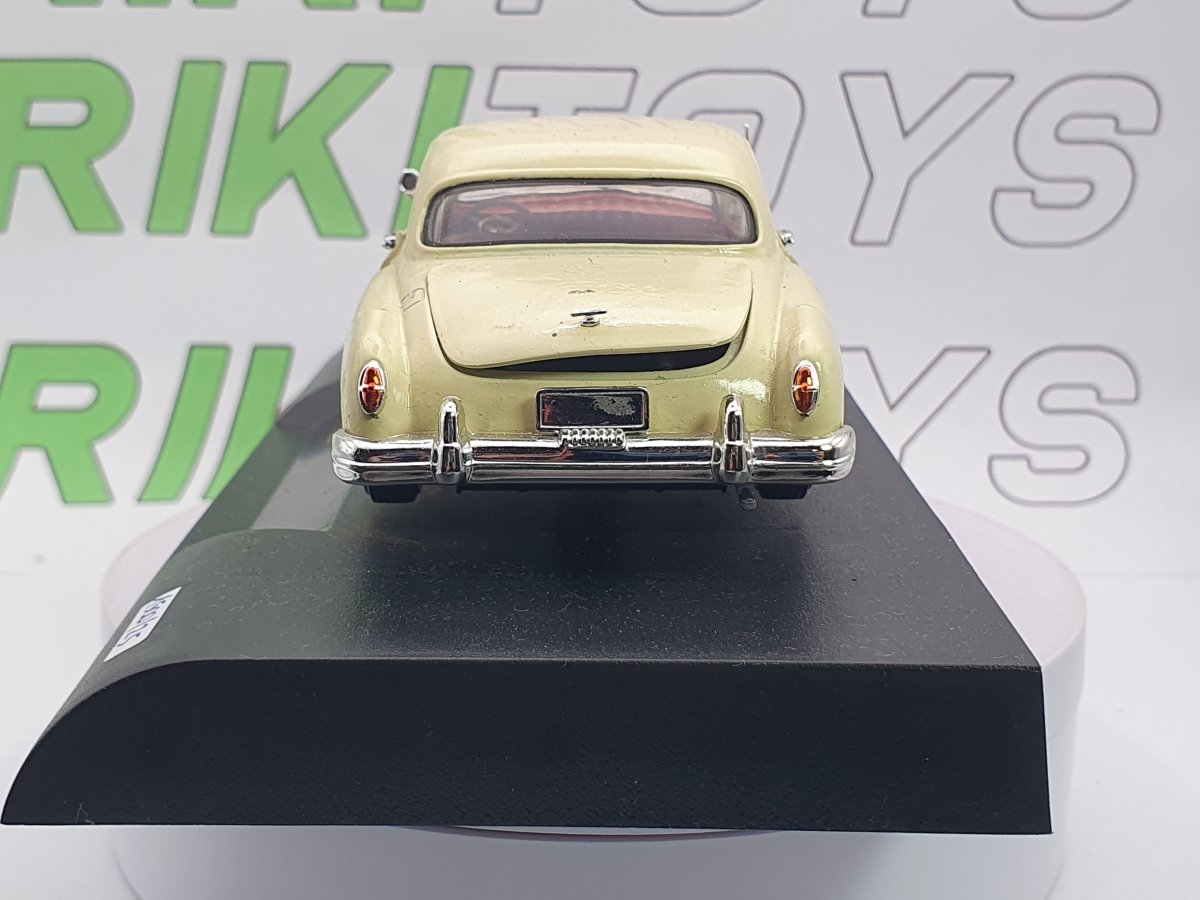 Nash Coupé Road Signature 1/32 Avorio 1953 - RikiToys - Road Signature