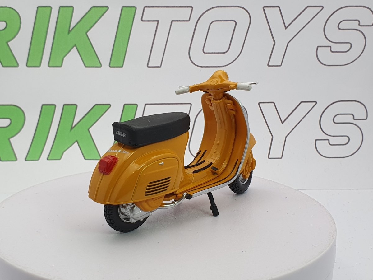 Piaggio Vespa 50 R Maisto 1/18 Arancione 1973 - RikiToys - Maisto