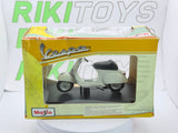 Piaggio Vespa 50 Special Maisto 1/18 Bianco 1969 - RikiToys - Maisto