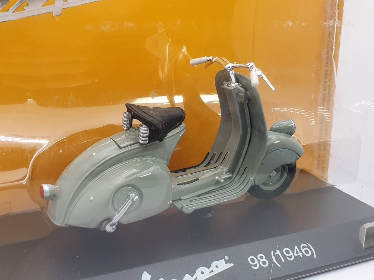 Piaggio Vespa 98 Maisto 1/18 Grigio 1946 - RikiToys - Maisto