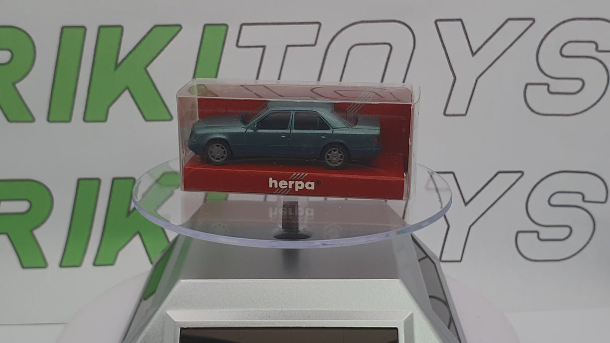 Mercedes E320 W124 Herpa 1/87 Verde