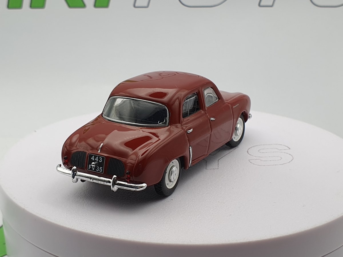Norev Plastique 1/43 - Renault Dauphine Europe 1 N°13 Norev Plastique 1/43 - Renault Dauphine Europe 1 N°13