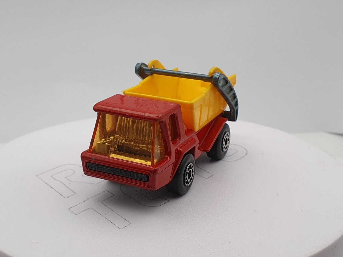 Skip Truck Matchbox 1/60 - RikiToys - Matchbox#