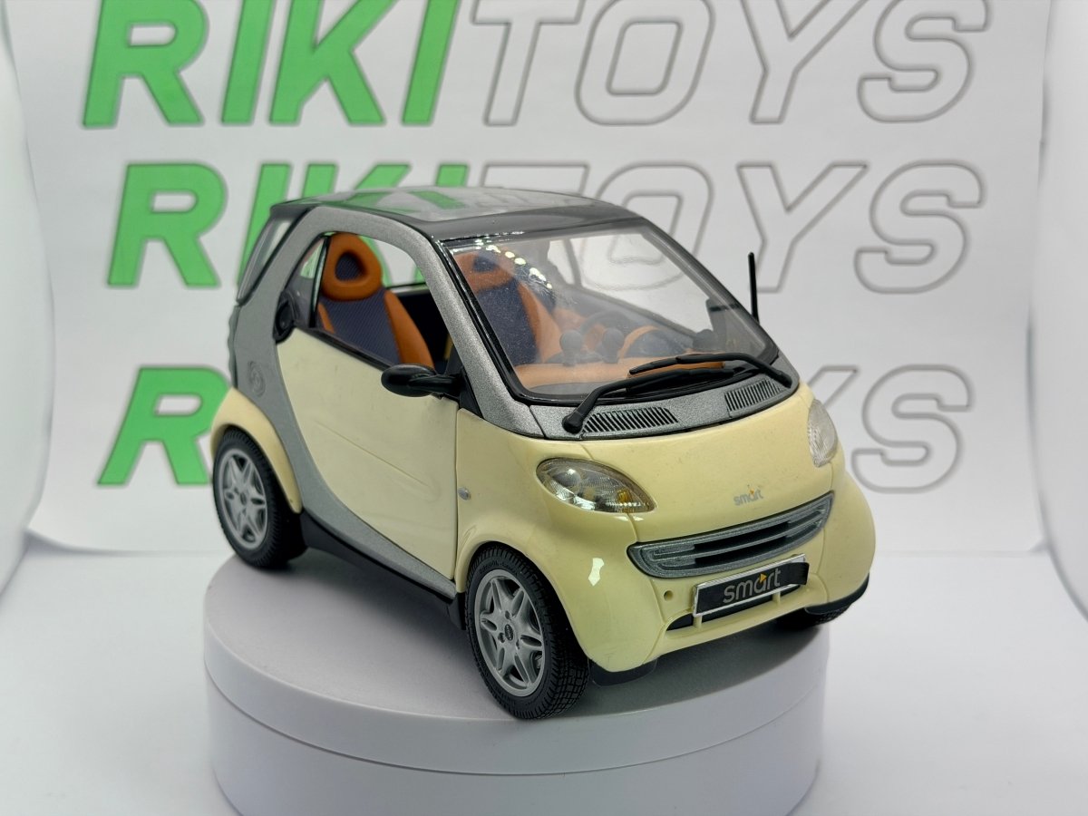 Smart City-Coupé Maisto 1/18 Bianco 1997 - RikiToys - Maisto