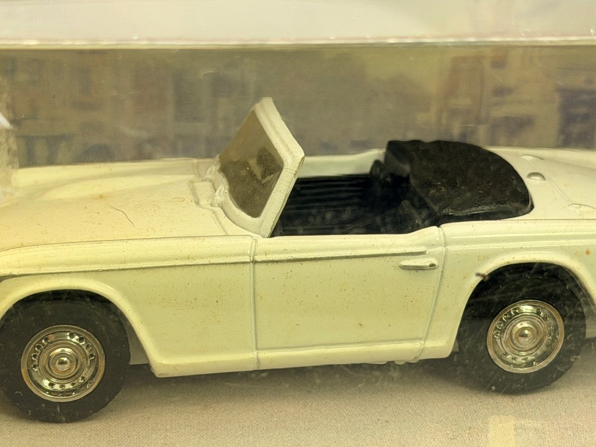 Triumph TR 4 IRS Dinky 1/43 Bianco - RikiToys - Dinky