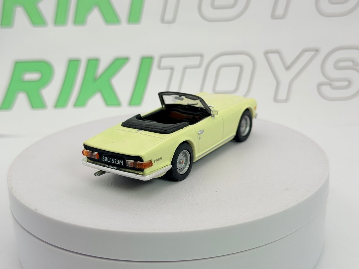 Triumph TR 6 Norev 1/43 Giallo chiaro - RikiToys - Norev