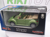 Volkswagen New Beetle Cabrio Maisto 1/40 Verde - RikiToys - Maisto