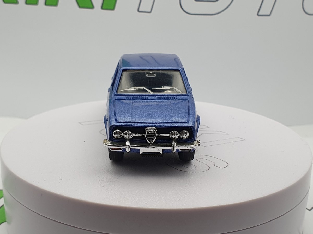 Alfa Romeo Alfetta Berlina Mebetoys 1/43 - RikiToys